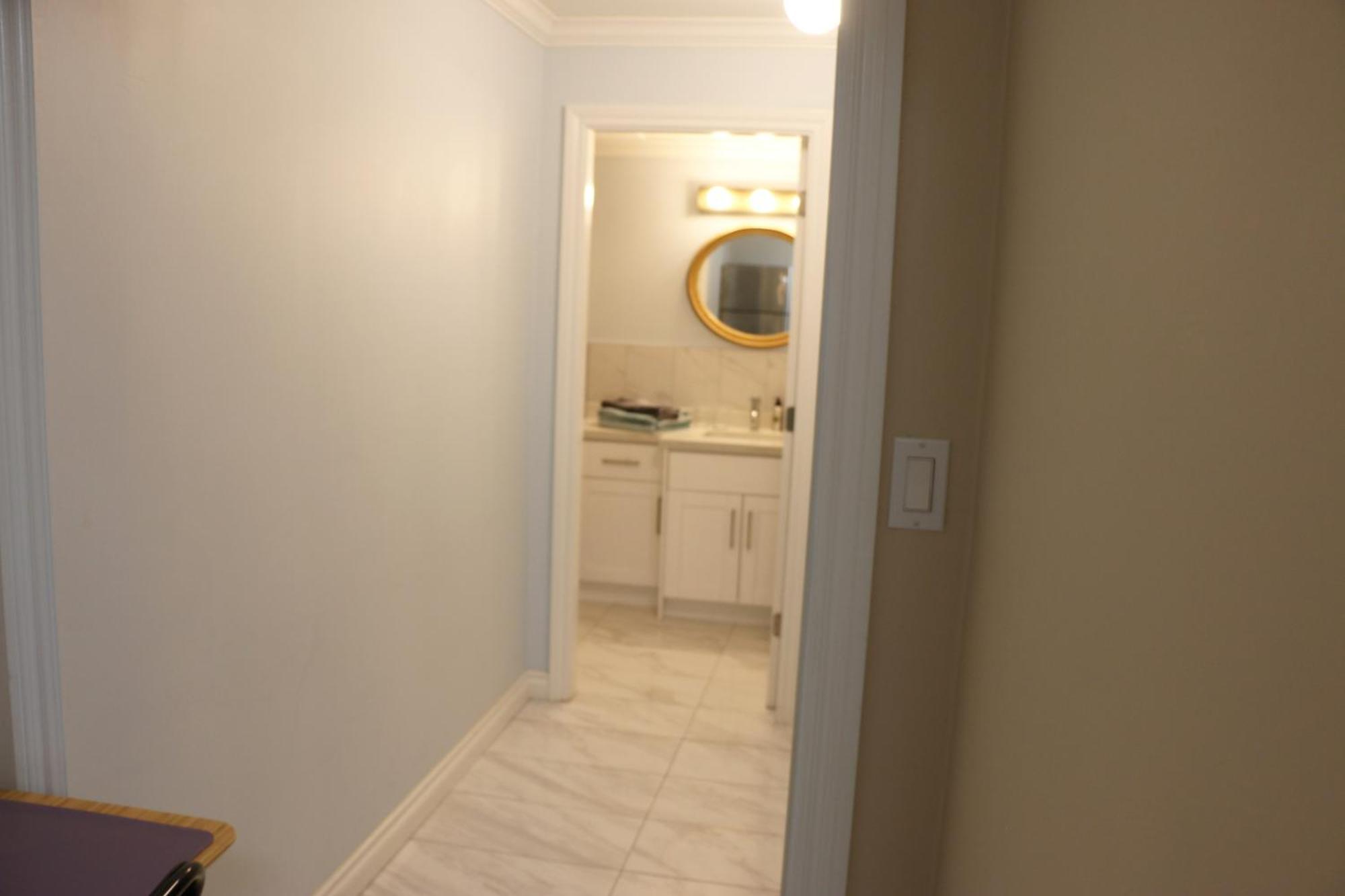 Private Suite With Private Entrance King Bed Richmond Exteriér fotografie