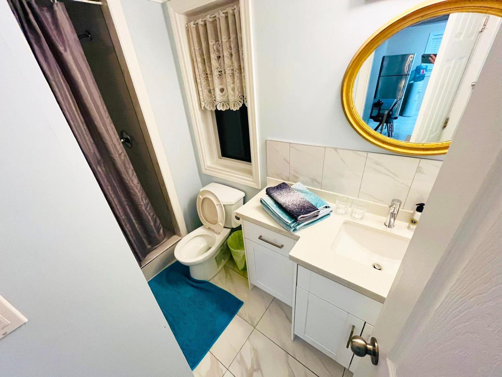 Private Suite With Private Entrance King Bed Richmond Exteriér fotografie